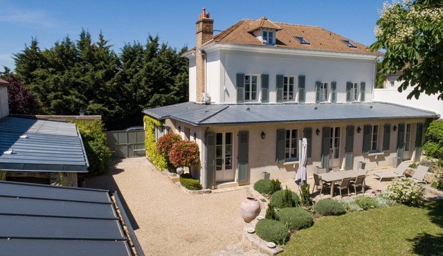 The Villa Estrella-Les Demoiselles in Versailles