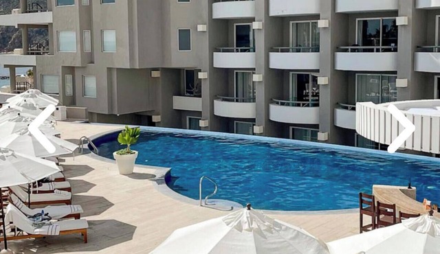 THIS IS IT ! Luxurious Oceanfront Suite: Spa, Beach & Adventure Await!