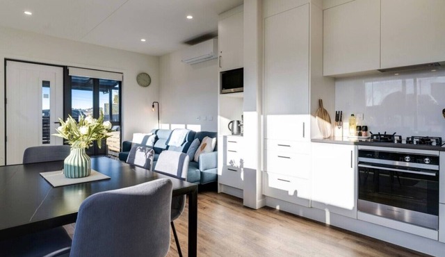 Totara Park 3BR Haven with Air-con, Deck, Parking