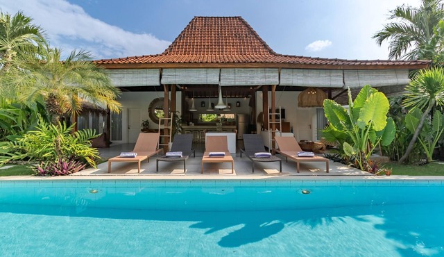 Traditionally Designed Seminyak Villa with Garden