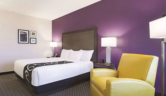 Tranquil Hotel Room Perfect for Relaxing Beach Days & Swimming Fun