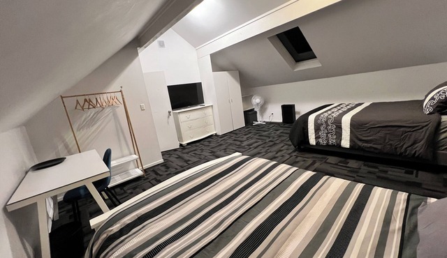 TRIPLE ROOM ONLY with Shared Bathroom @ LA CASA BONITA AUCKLAND 8 Bedroom Villa.