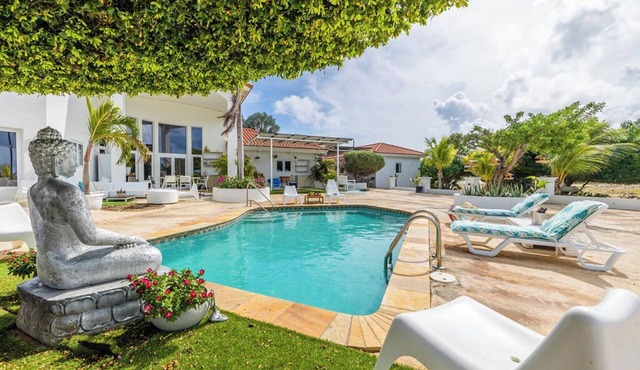 Tropical Decor Studio Walk to the Beach Pool