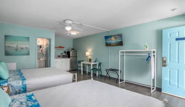 Tropical King and Queen with Kitchenette in Fort Myers Beach