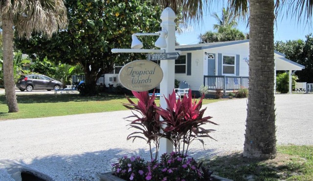 Tropical Winds Beachfront Motel and Cottages