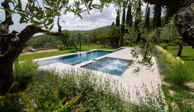 Tuscan Villa private infinity pool, exclusive location, AC, extra services