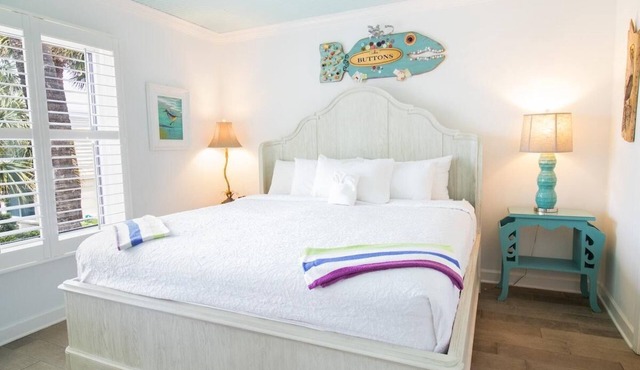 Two Bedroom Two Queen and One King, Sleeps 6