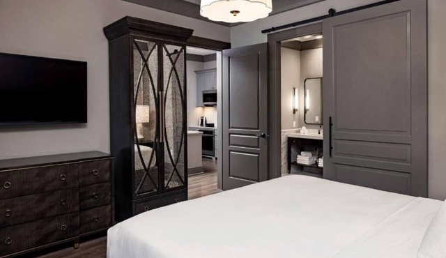 Ultimate Hub: Two 1BR Suite w/Kitchenette l Near King Street - 2.1 miles Away