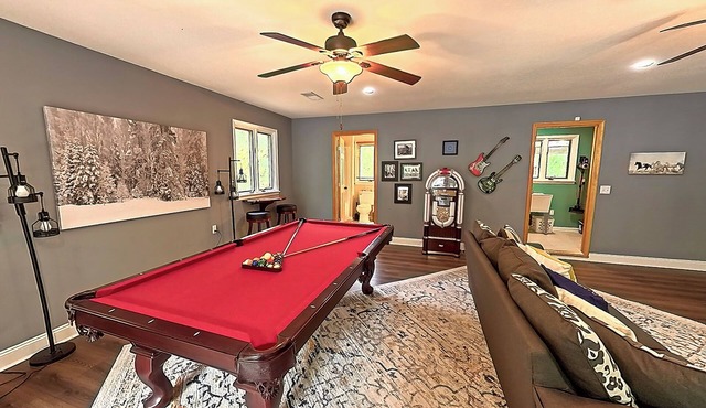 Ultimate Pigeon Forge Getaway 7-Bedroom Retreat Sleeps 20 in the Heart of It All