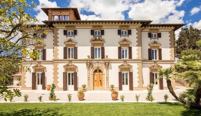 Villa in Castelvecchio with 7 bedrooms sleeps 14 in Castelvecchio