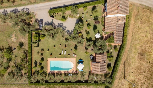 Villa in Cortona with 4 bedrooms sleeps 7