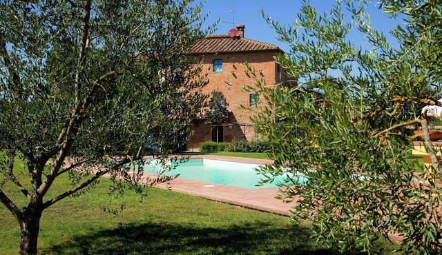 Villa in Cortona with Pool & Garden