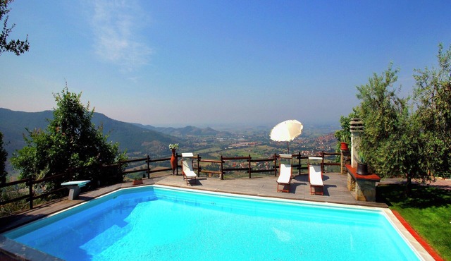 Villa in Tuscany with Pool and Valley Views