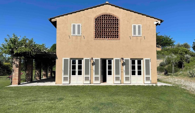 Villa in Palaia with stunning views and unique setting, 3 bedrooms (sleep 6)