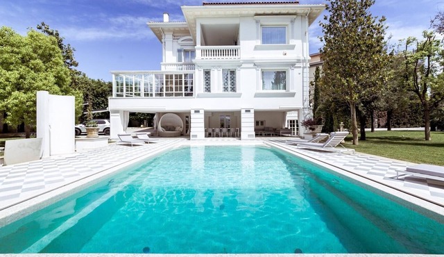 Villa La Perla Bianca 10, Emma Villas