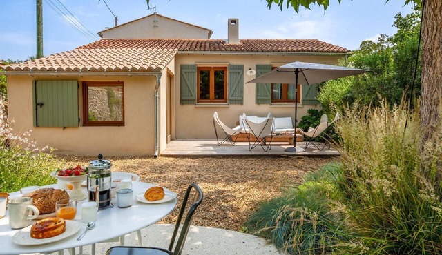 Villa La Sorgue - Two Bedroom Villa, Sleeps 4 in Velleron