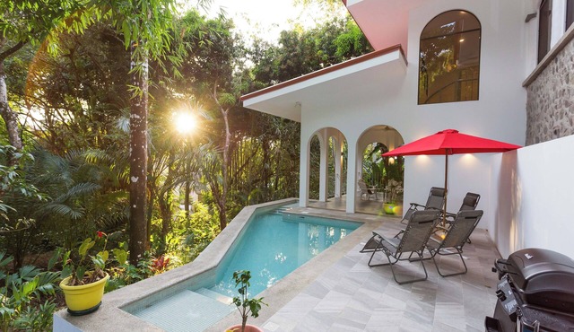 Villa Lapas: Spacious, Lush 2-Bedroom Home & 2-Bedroom Apart, Central, Wildlife!