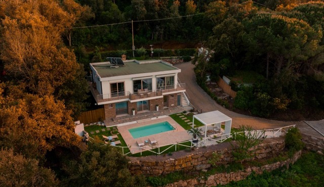Villa Liam with view and pool for exclusive use