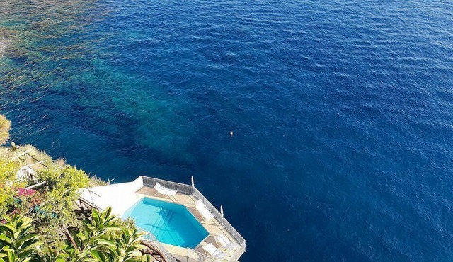 Villa Lilium: A bright villa built sheer above the sea and with direct access to the sea, with Free WI-FI.