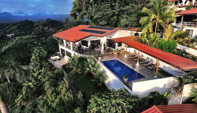 Villa Macaw Luxury 5 Bdrm, Pool, Ocean, Surf & Sunset Views