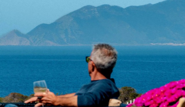 Villa overlooking the sea and Marettimo