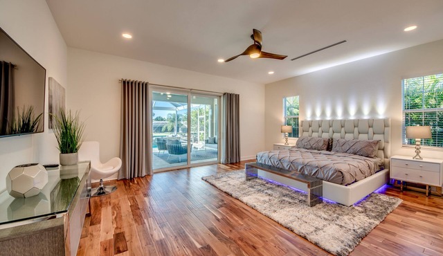 Villa Pure Elegance - new building on water with heated pool/spa, for boaters