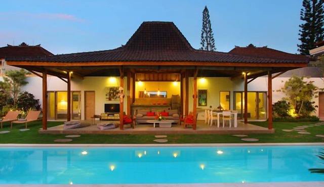 Villa Thiara Oberoi Seminyak 500m Kudeta beach
