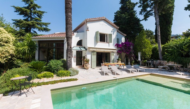 "VILLA TSAVORITE - CANNES CALIFORNIE" : large swimming pool, 4 bedrooms & 210 m2. in Cannes
