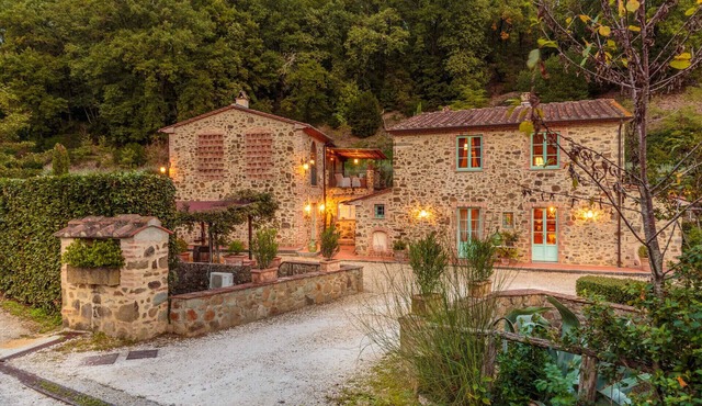 Villa Veranda with shared Pool in a Borgo
