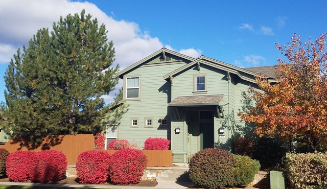 Walk To Old Mill District - Spacious Well-Appointed Town Home/Private Courtyard