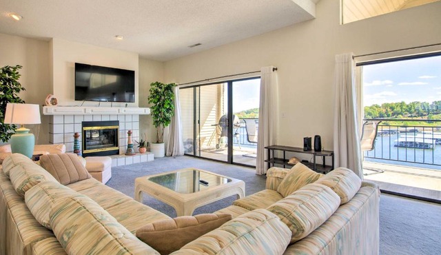 Waterfront Condo w/Resort Perks in Lake Ozark!