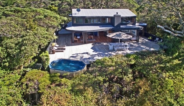 Waterfront Sanctuary in Leigh