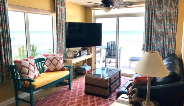 Welcome to Mimi's Place! Stunning, direct ocean front condo 3 Bedroom/2 Bath