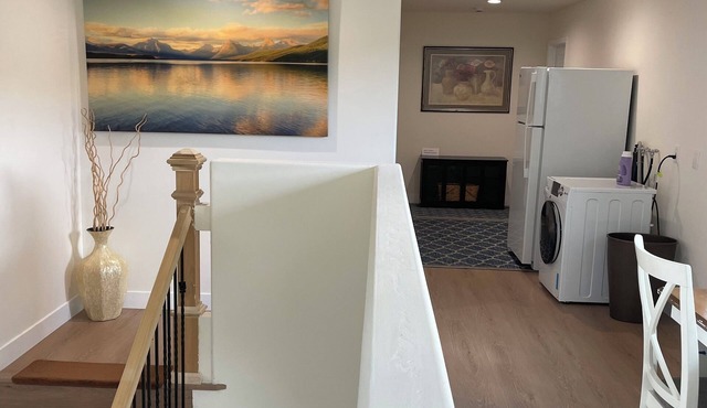 Well-maintained, fully furnished studio located on the second floor in Poway
