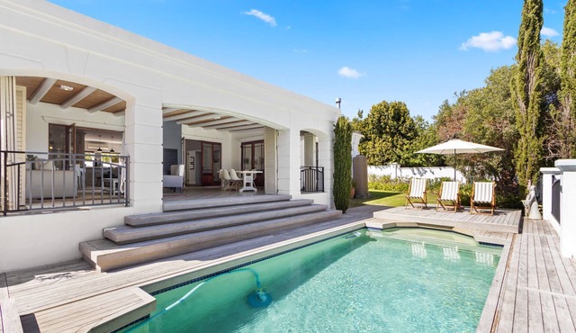Winelands Villa - Three Bedroom House, Sleeps 6
