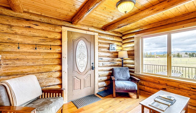 Wonderful rustic cabin with a full kitchen - near Glacier National Park