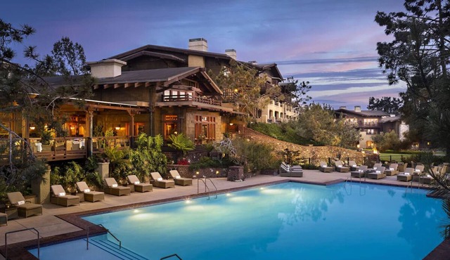 Your Ultimate Golf Getaway! Outdoor Pool, Pets Allowed, Close to Blacks Beach!