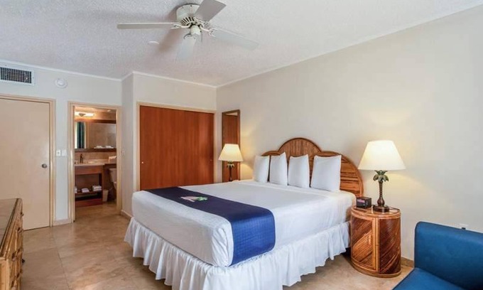 Palm Beach Hotel | Hotel ∙ 2 bedrooms ∙ 6 guests