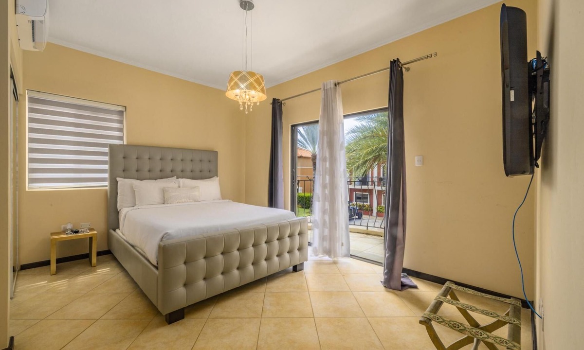 Gold Coast Villa | Amazing 4br3 5BA Villa w Private Pool Goldcoast