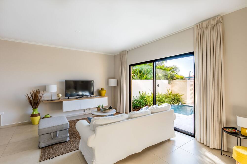 Gold Coast Condo | Create your own unforgettable happy memories in our Happy island paradise.