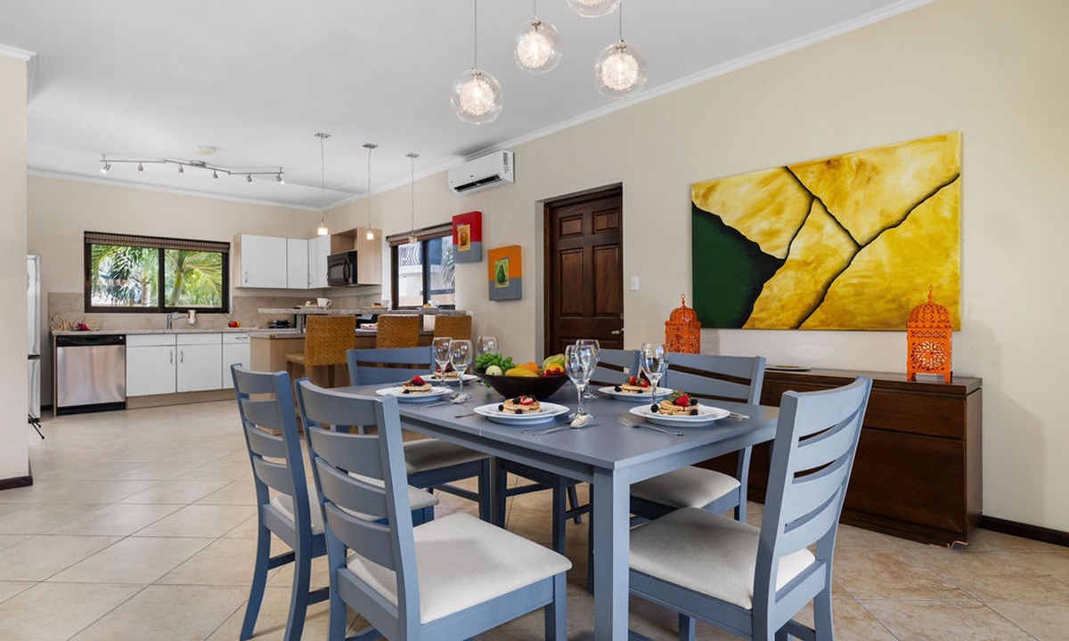 Gold Coast Villa | Gold Coast 4br4 5BA Villa w Privatepool Gym