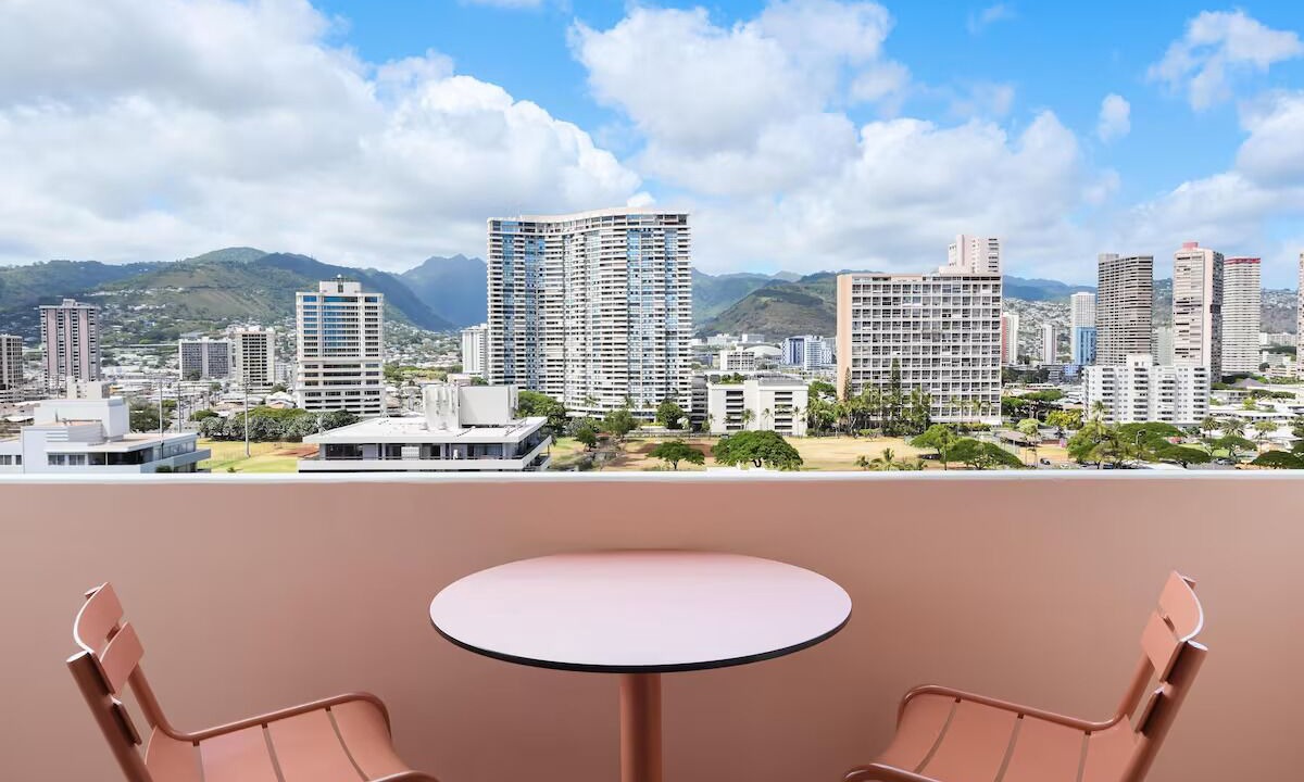Waikiki Hotel | The Ambassador of Waikiki | City View with Two Queens | Pet-Friendly