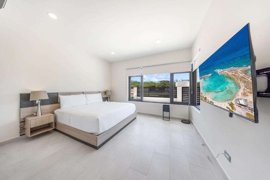 Gold Coast Villa | LUX 4BR and 3BA Villa with Pool Malmokweg 48 by Bocobay