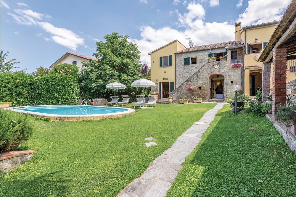 Photo of Outdoor in Camucia