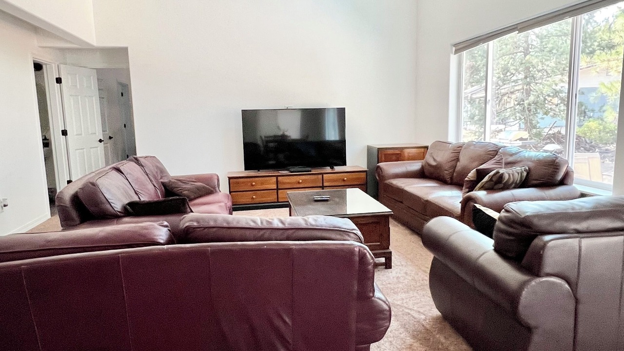 Photo of Livingroom in Deschutes River Woods