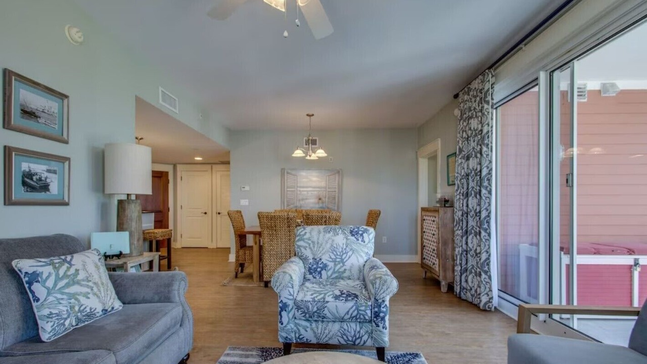 Photo of Livingroom in Baytowne Wharf