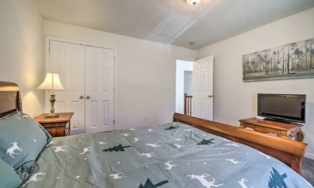 Photo of Bedroom in Pocono Lake