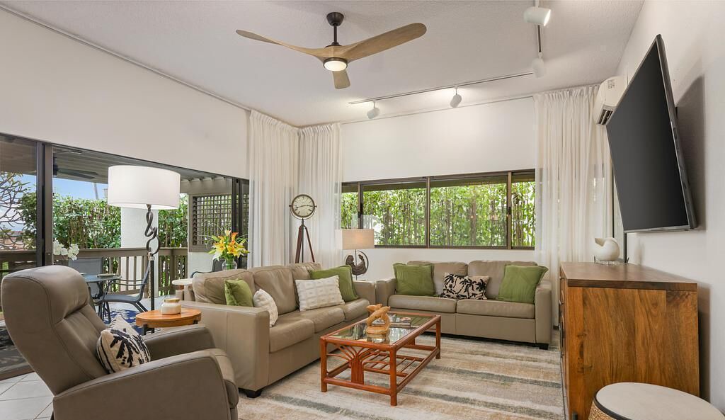 Photo of Livingroom in Kahaluu-Keauhou