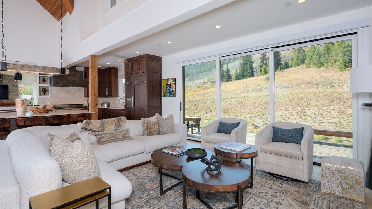 Photo of Livingroom in Big Sky