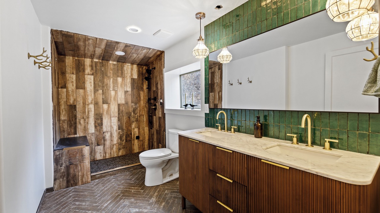 Photo of Bathroom in Skyway